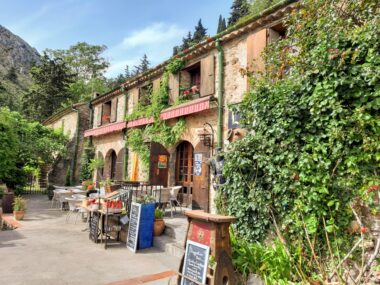 Vesnice Castelnou, Okcitánie