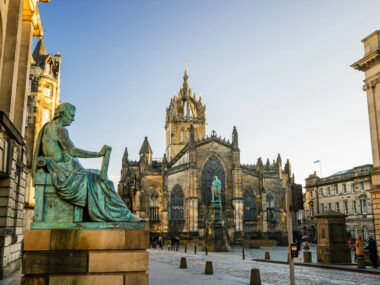 Royal Mile a kostel sv.Jiljí, Edinburgh