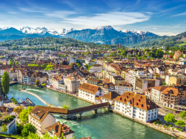 View to Pilatus Výhled na horu Pilatus a historické centrum Lucernu