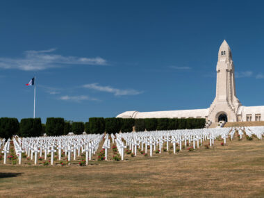 Kostnice Douaumont, Verdun