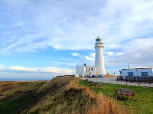 Maják na pobřeží Flamborough Head, Anglie